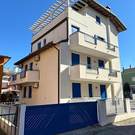 Residence Stefania - Agenzia Cocal Каорле Екстериор снимка