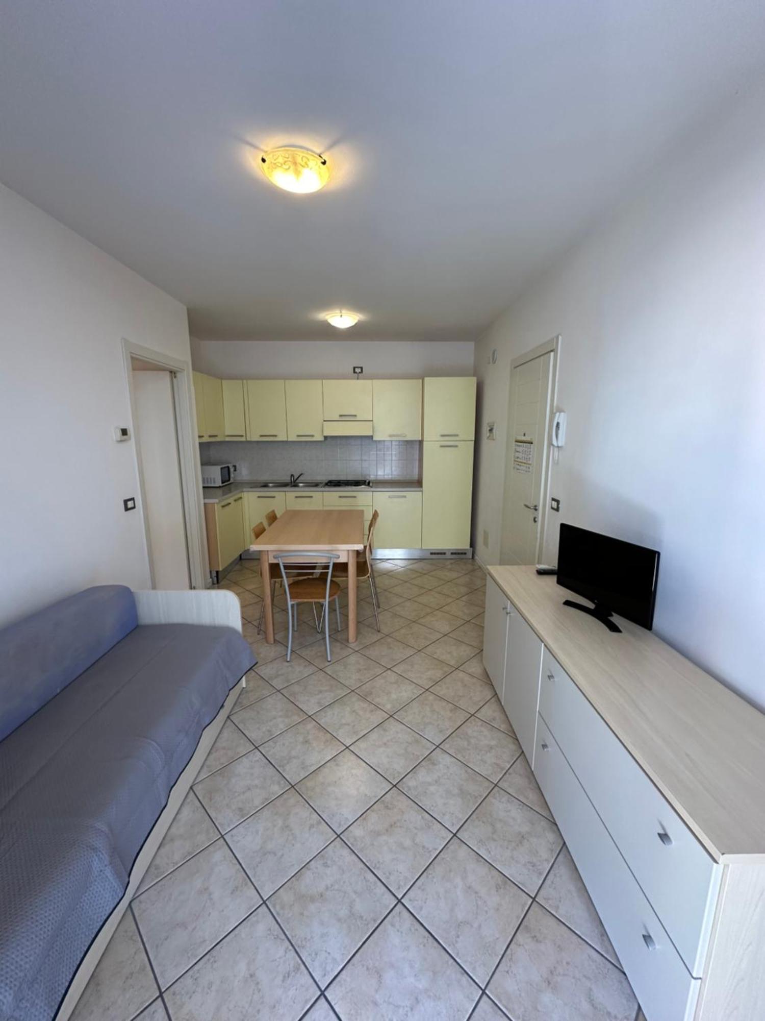 Residence Stefania - Agenzia Cocal Каорле Екстериор снимка