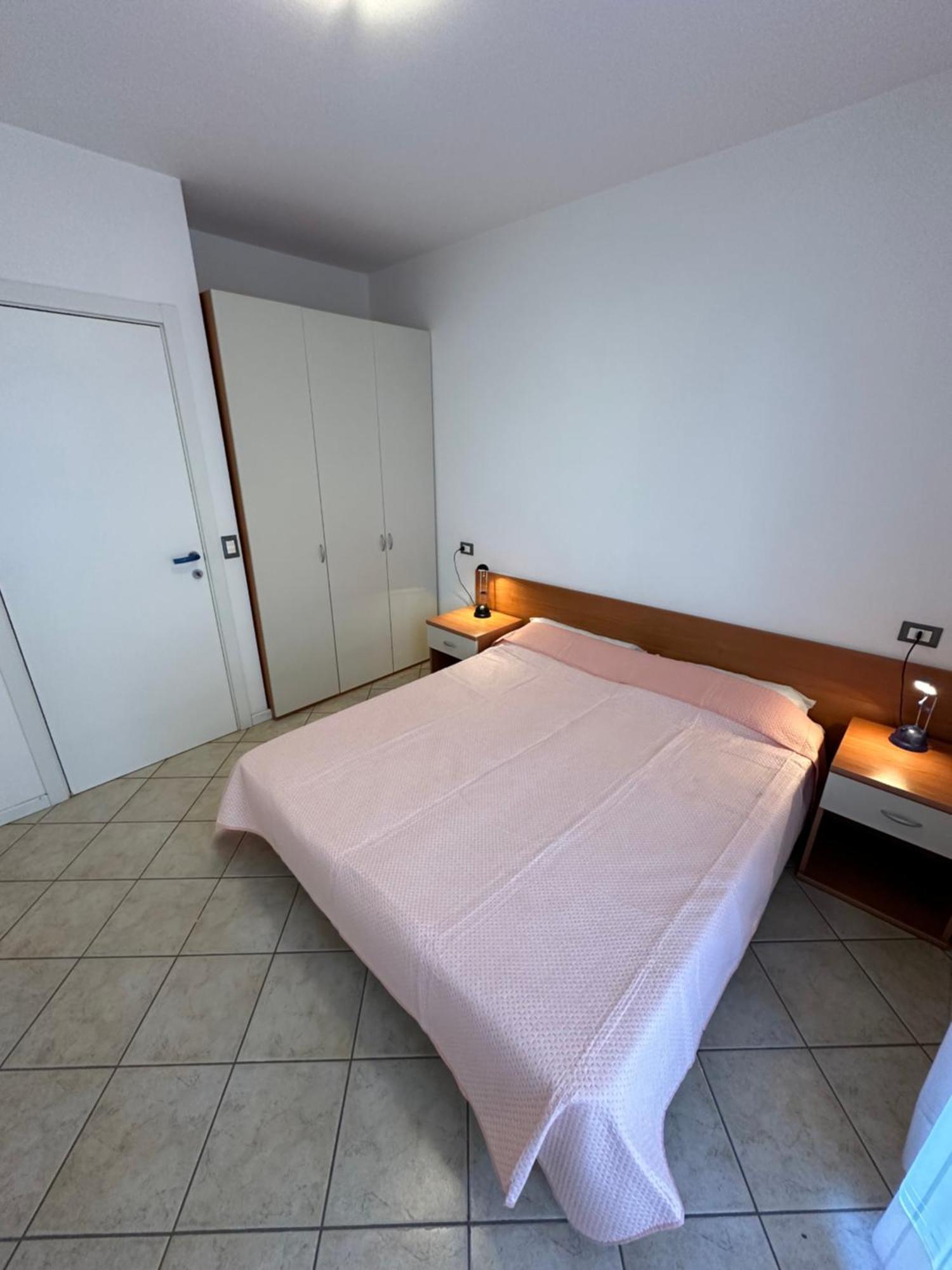 Residence Stefania - Agenzia Cocal Каорле Екстериор снимка